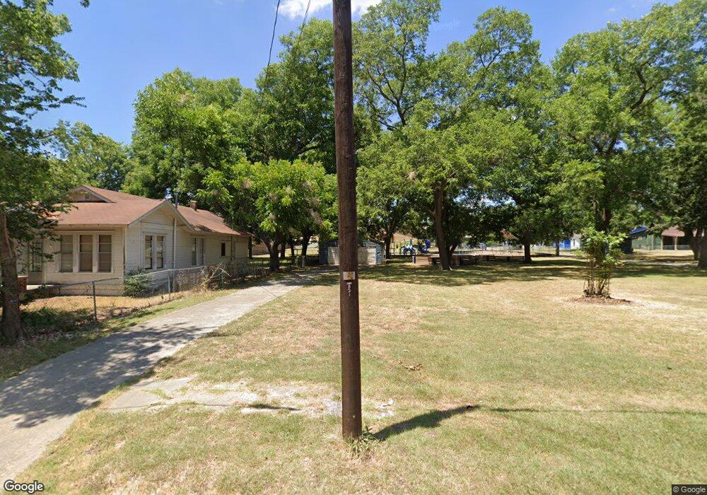 931 N Commerce St, Gainesville, TX 76240 - photo 1