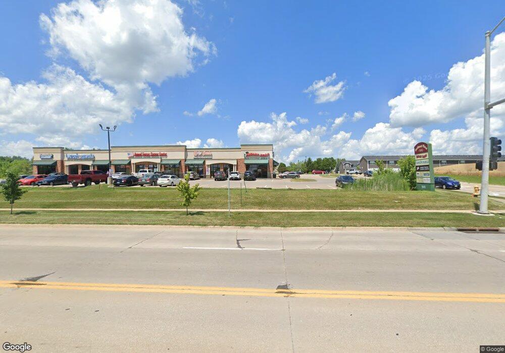 1600 W 53rd St, Davenport, IA 52806 - photo 1