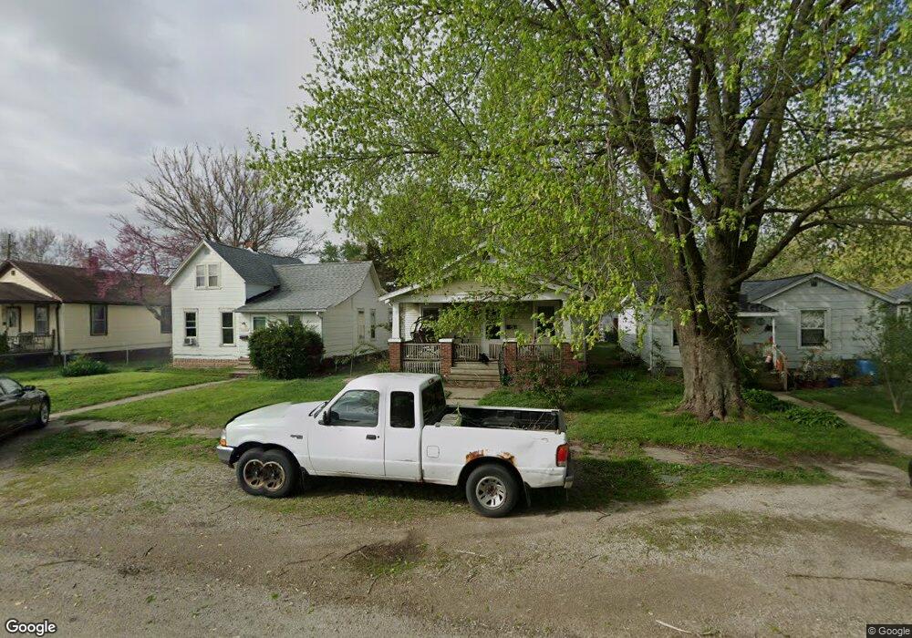 1413 Pekin St, Lincoln, IL 62656 - photo 1