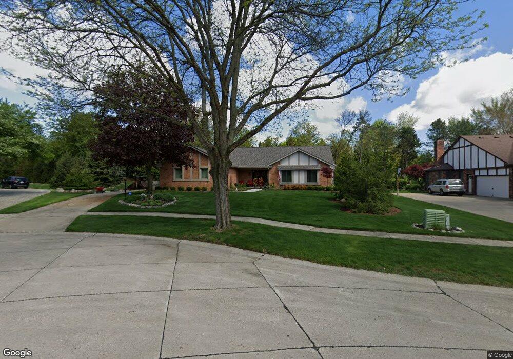 4941 Moonglow Dr, Troy, MI 48098 - photo 1