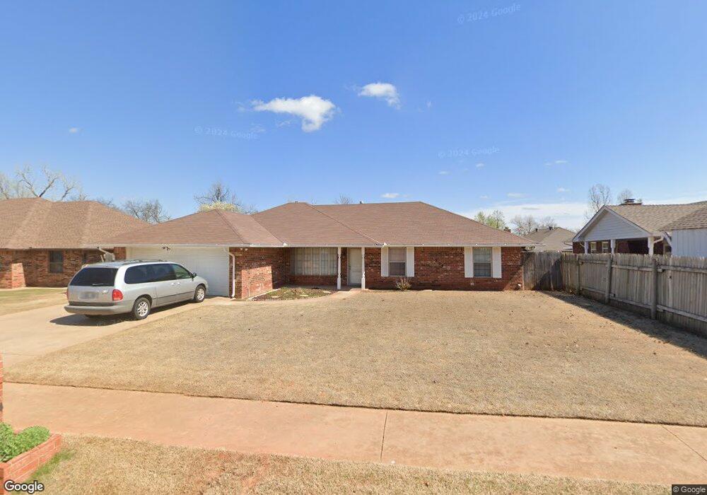 1904 N Lincoln Ave, Moore, OK 73160 - photo 1