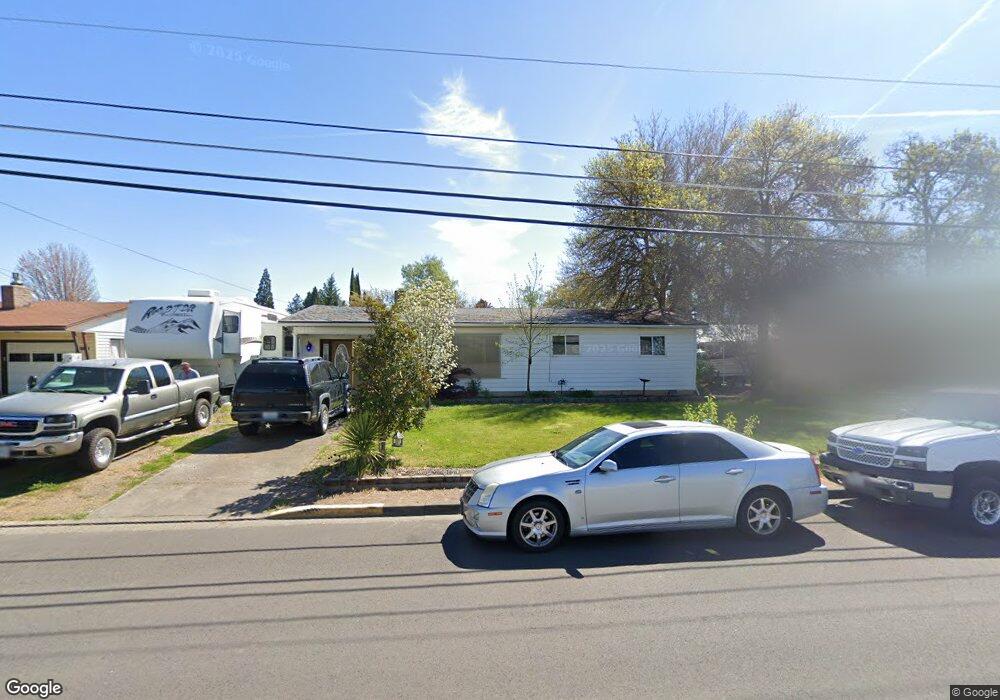 700 N 3rd St, Central Point, OR 97502 - photo 1