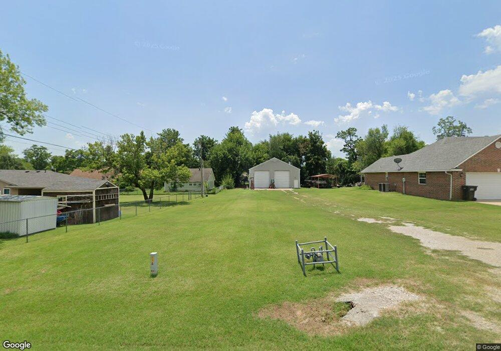1018 W Hinchley St, McLoud, OK 74851 - photo 1