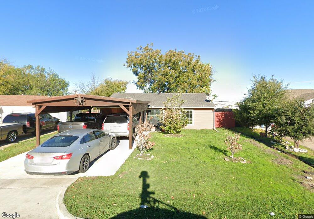 910 SW Dallas St, Grand Prairie, TX 75051 - photo 1