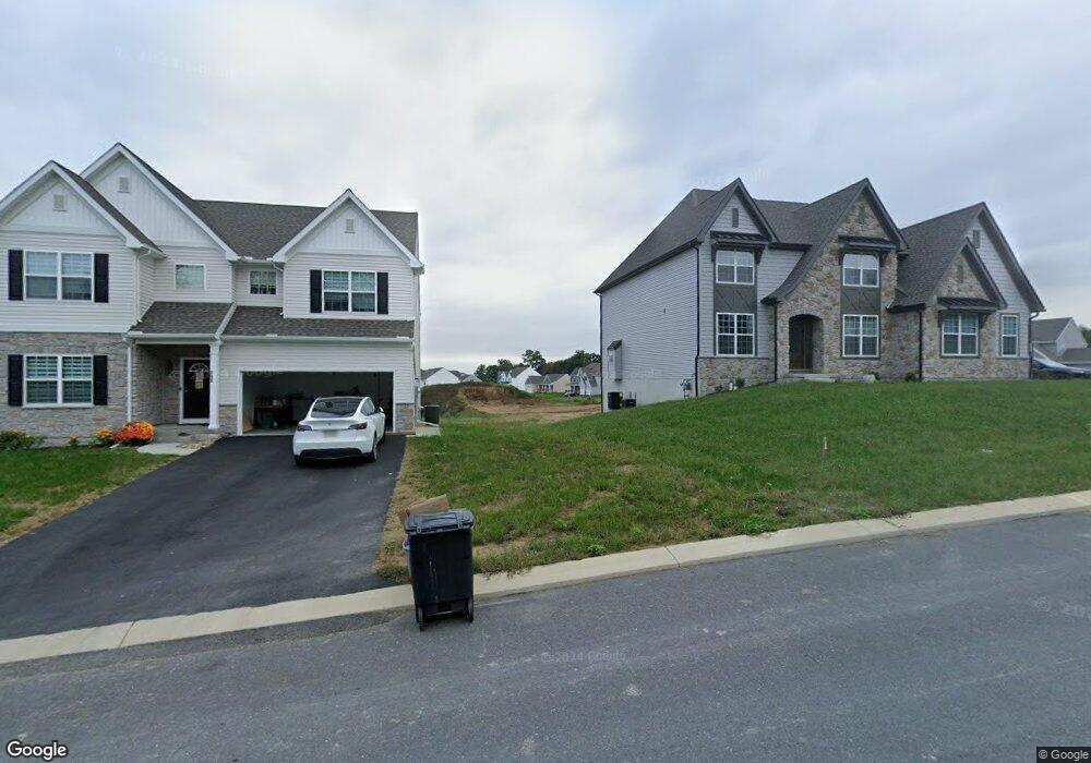 711 Billy Dr, Lancaster, PA 17601 - photo 1