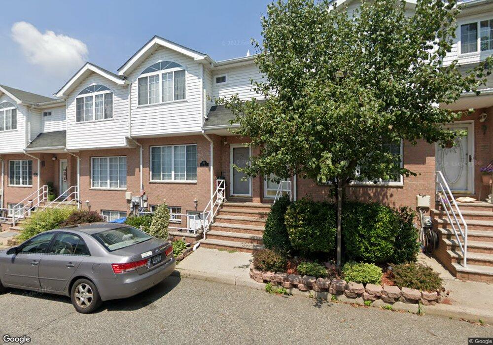23 Iris Ct, Staten Island, NY 10309 - photo 1