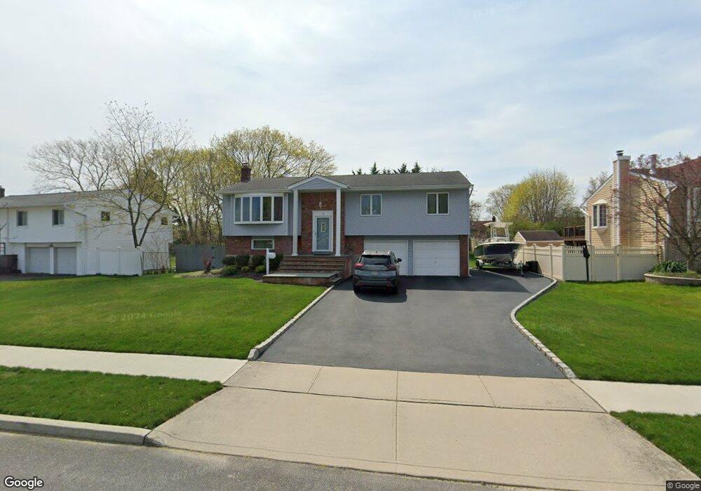 18 Splitrail Place, ComMacK, NY 11725 - photo 1