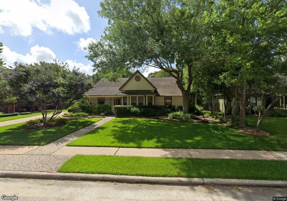 1913 Hunt Dr, Friendswood, TX 77546 - photo 1