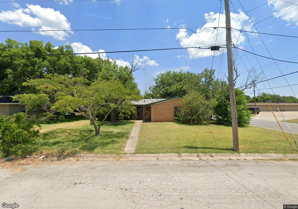 1102 Magnolia St, Gainesville, TX 76240 - photo 1