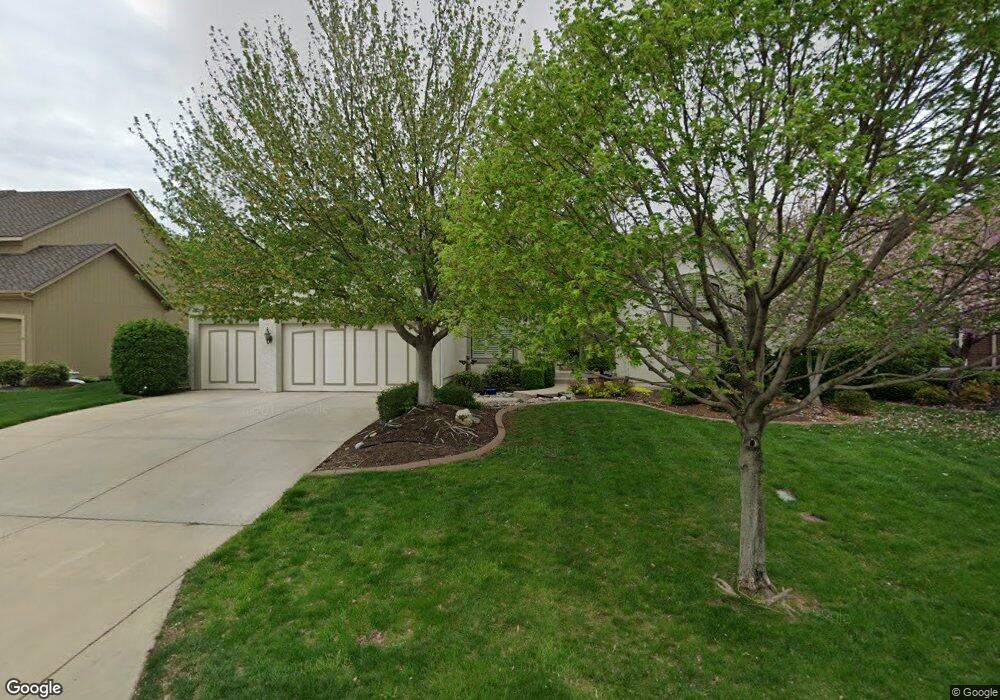8904 Pine St, Lenexa, KS 66220 - photo 1