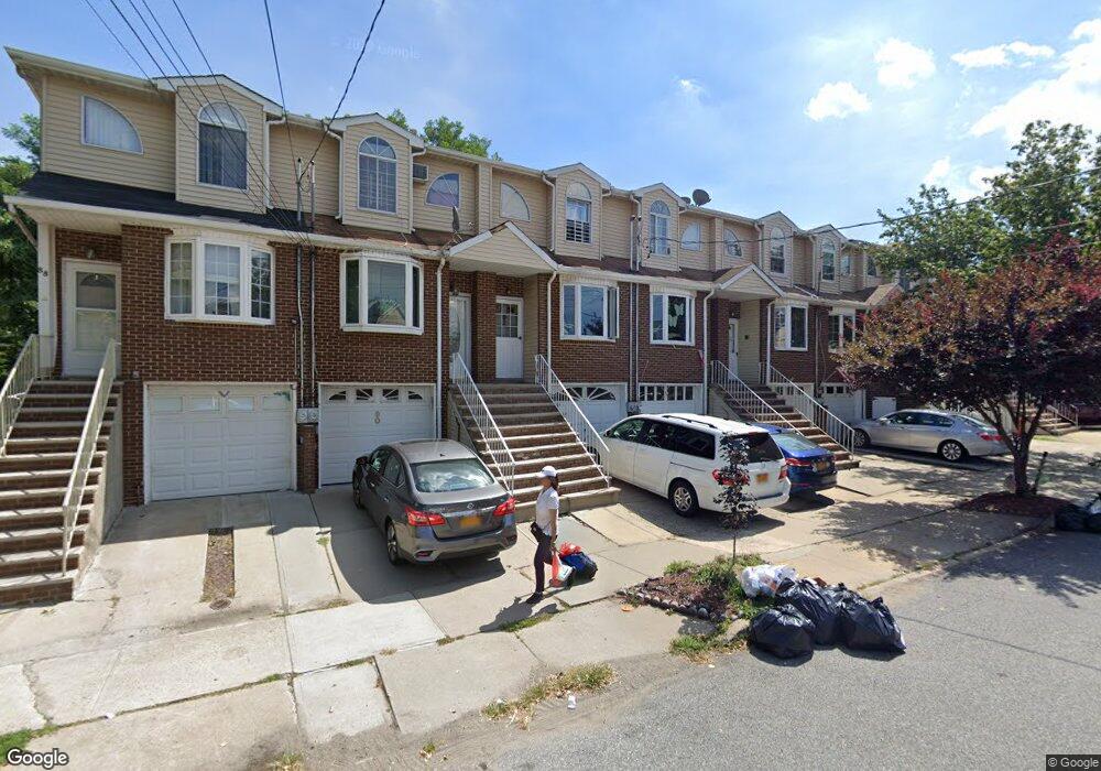 92 N Railroad Ave, Staten Island, NY 10304 - photo 1