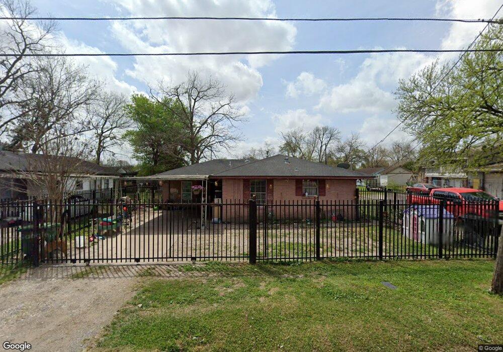 4702 Octavia St, Houston, TX 77026 - photo 1