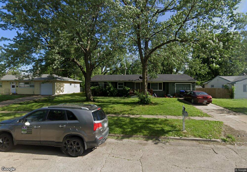 1207 SW 32nd St, Topeka, KS 66611 - photo 1