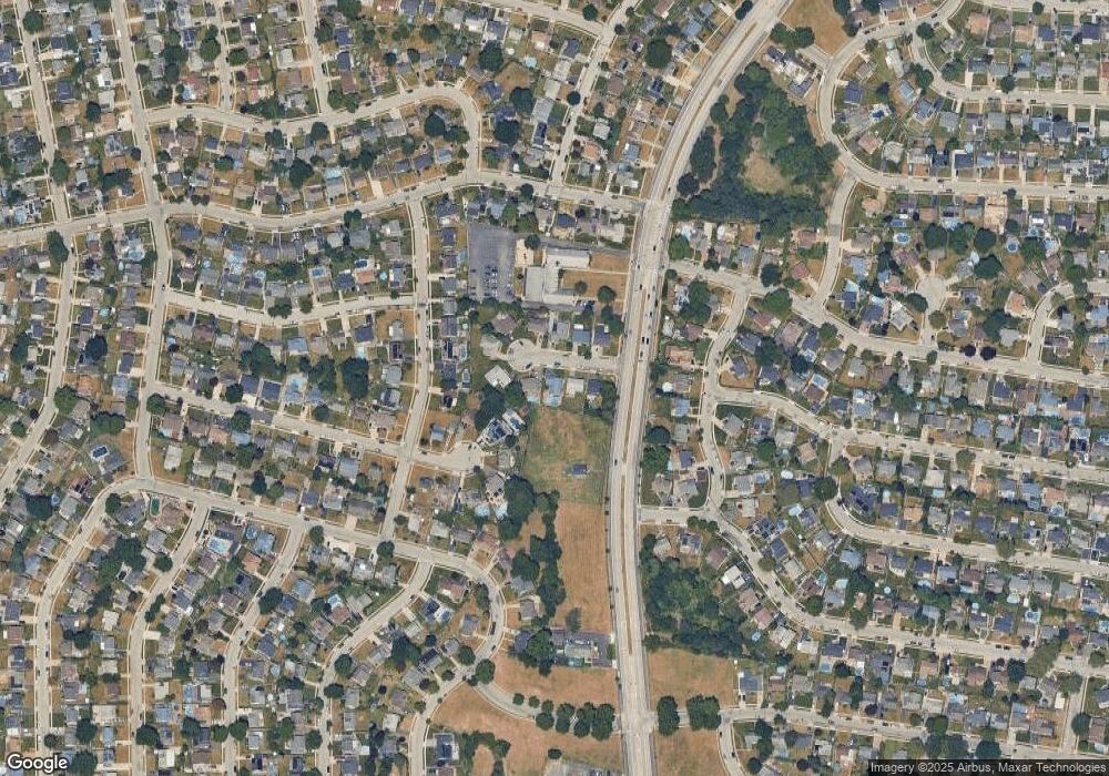 3576 Fams Ct, Levittown, NY 11756 - photo 1