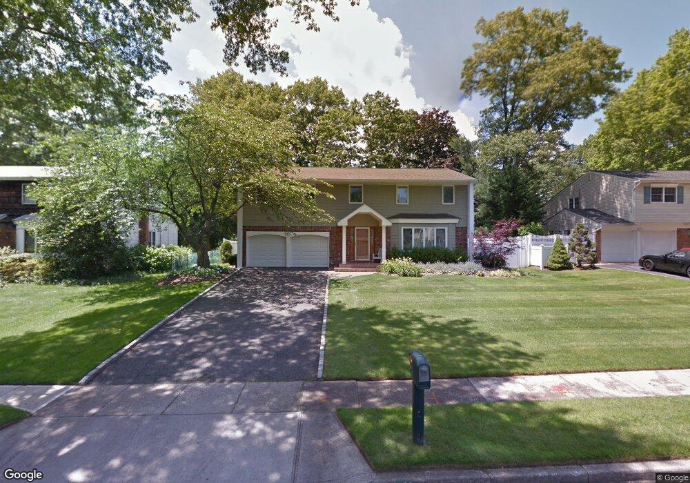 22 Glenmere Ln, ComMacK, NY 11725 - photo 1