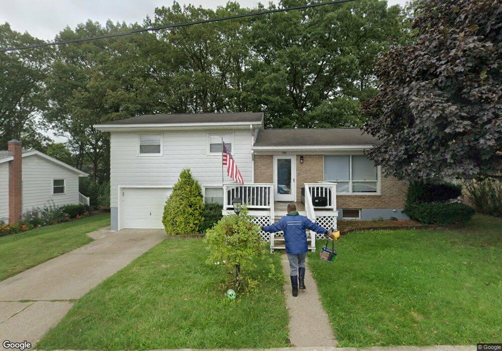 995 Perry Ct, Hazleton, PA 18201 - photo 1