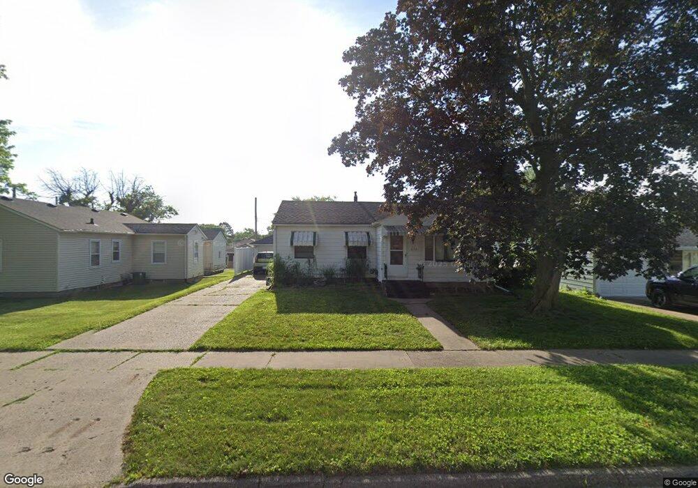 2521 N Sturdevant St, Davenport, IA 52804 - photo 1
