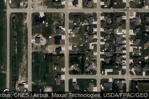 413 6th Ave SW, Surrey, ND 58785