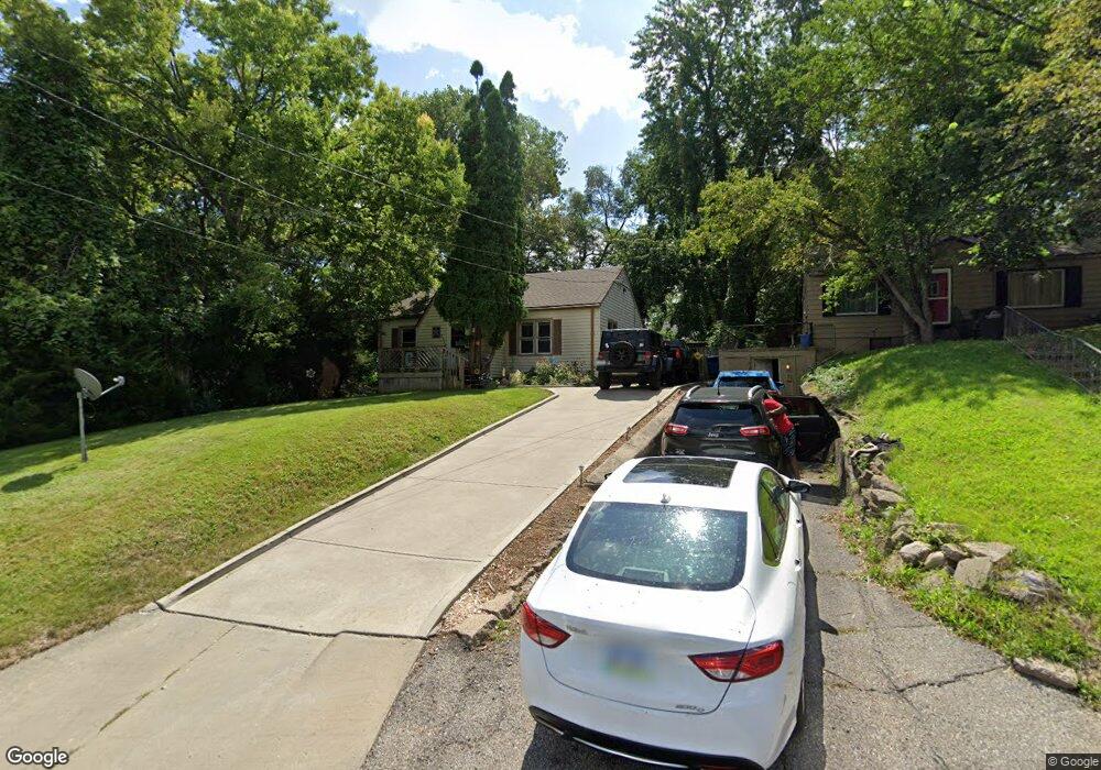 2326 Payne Rd, Des Moines, IA 50310 - photo 1