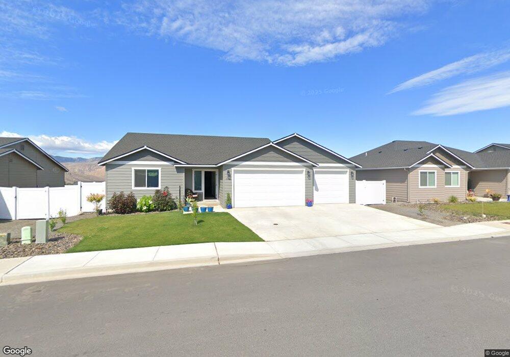 324 S Newark Loop, East Wenatchee, WA 98802 - photo 1