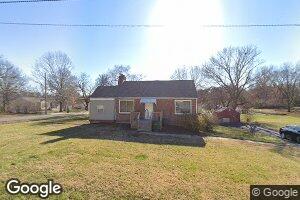 909 NE Maple Dr, Kansas City, MO 64118