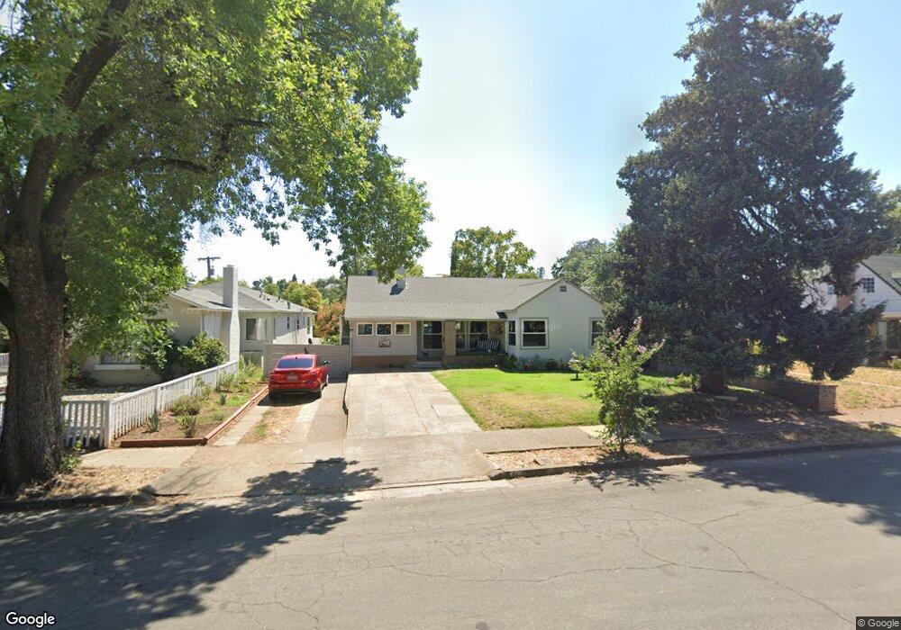 860 Lakeview Dr, Redding, CA 96001 - photo 1