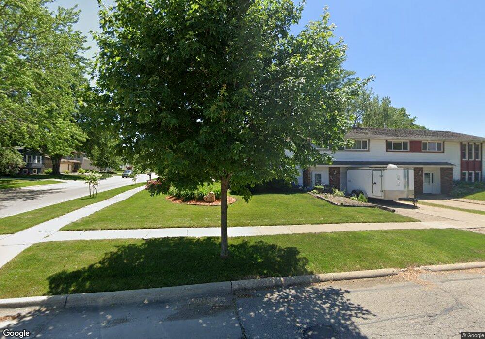 2522 Crescent Dr, Cedar Falls, IA 50613 - photo 1