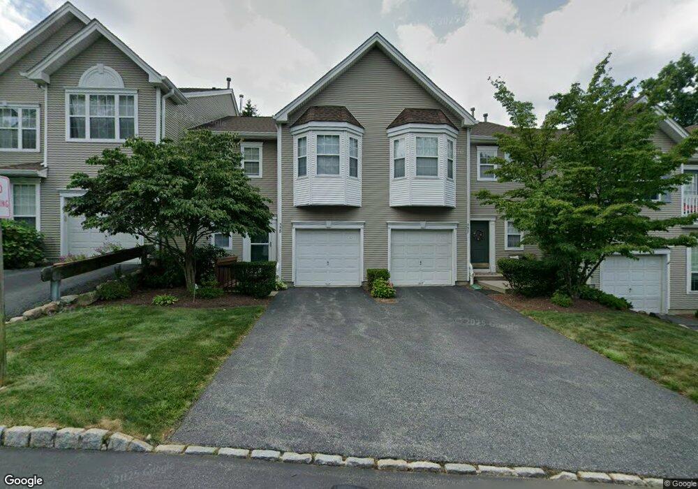 557 Adirondack Ct, Mahwah, NJ 07430 - photo 1