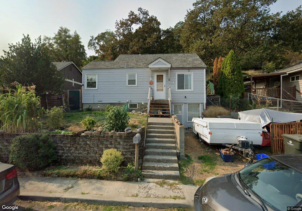714 E 15th St, the Dalles, OR 97058 - photo 1