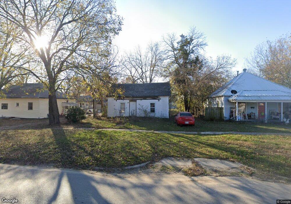 905 W Division St, Henryetta, OK 74437 - photo 1