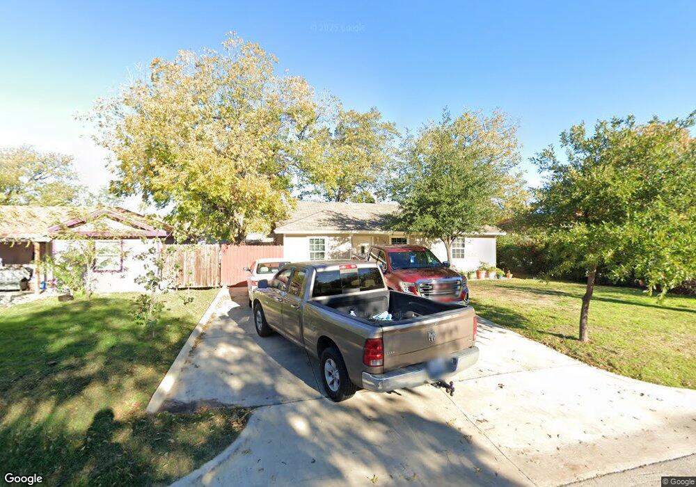 706 SW Dallas St, Grand Prairie, TX 75051 - photo 1