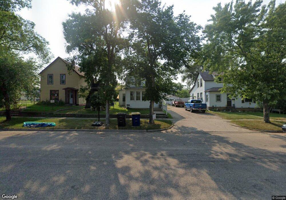 322 3rd Ave SW, Jamestown, ND 58401 - photo 1