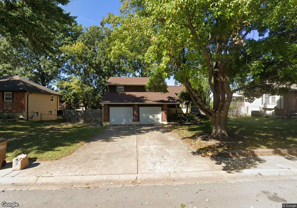 512 N Jefferson St, Raymore, MO 64083 - photo 1