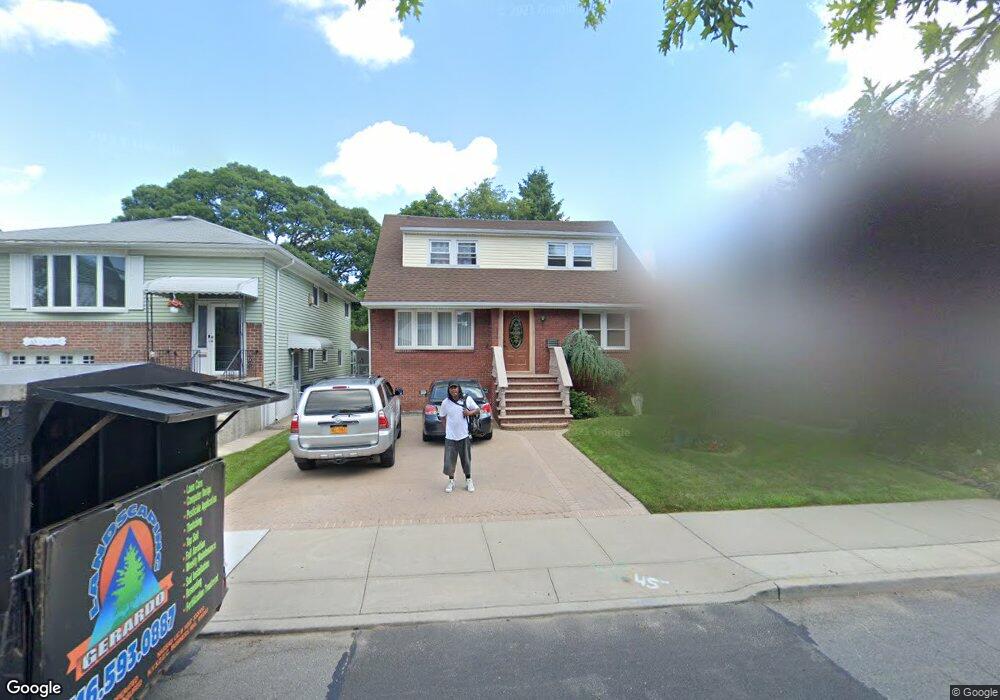 61 Lyon Place, Lynbrook, NY 11563 - photo 1