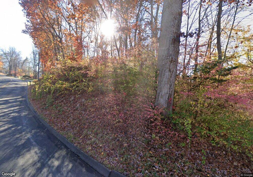 5 Silvermine Manor, Brookfield, CT 06804 - photo 1