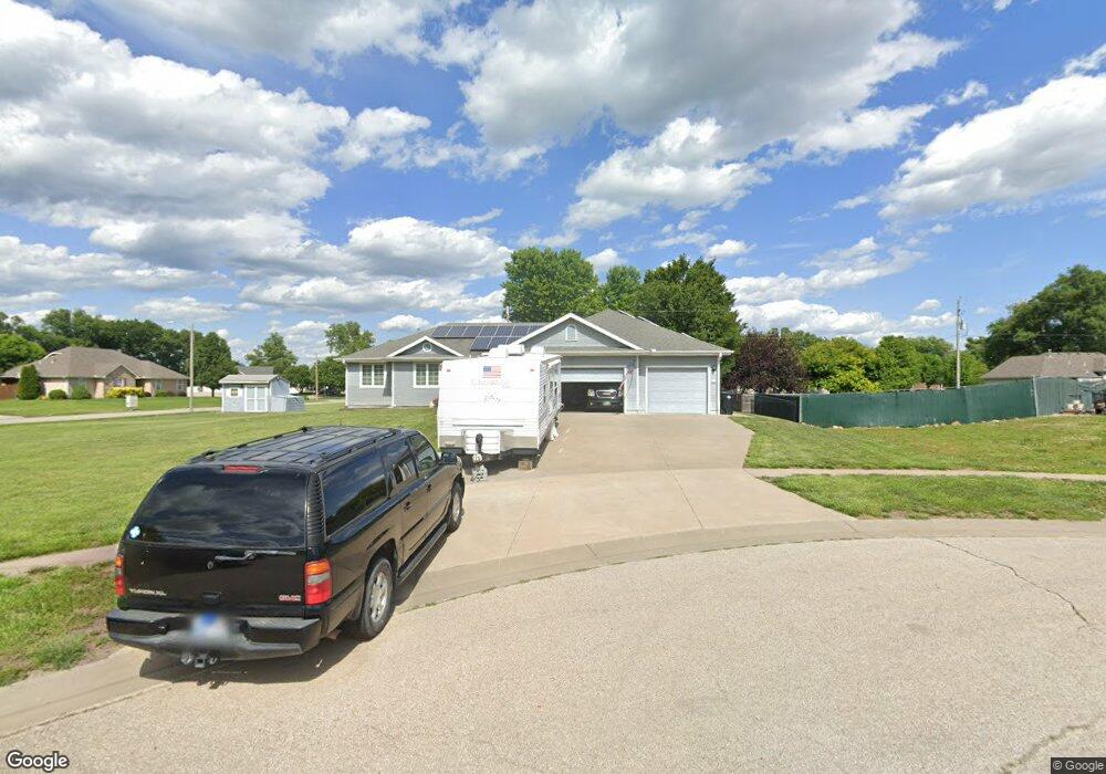 605 W Maple Ct, Rossville, KS 66533 - photo 1