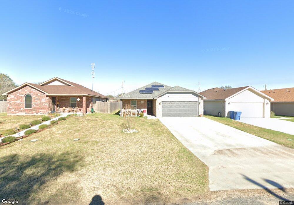 808 W Inez St, Beeville, TX 78102 - photo 1