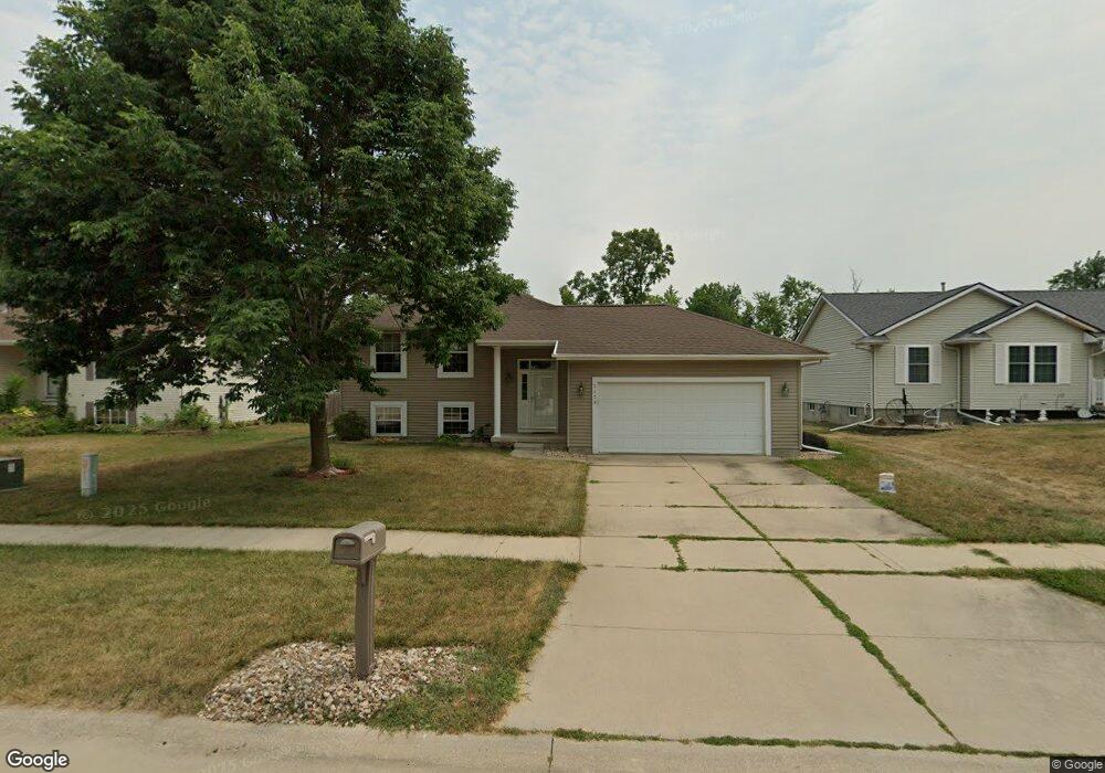 2429 Handley Dr SW, Cedar Rapids, IA 52404 - photo 1