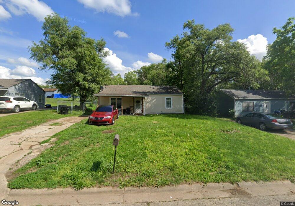 327 SE 34th St, Topeka, KS 66605 - photo 1