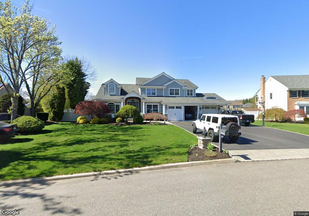 27 Long Meadow Rd, ComMacK, NY 11725 - photo 1