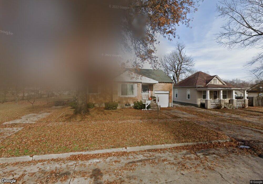 1417 Thornton Ave, Parsons, KS 67357 - photo 1