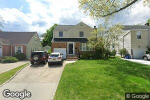 39 Greenway, New Hyde Park, NY 11040