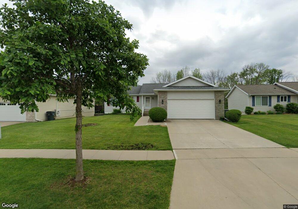 901 Moose Dr NW, Cedar Rapids, IA 52405 - photo 1