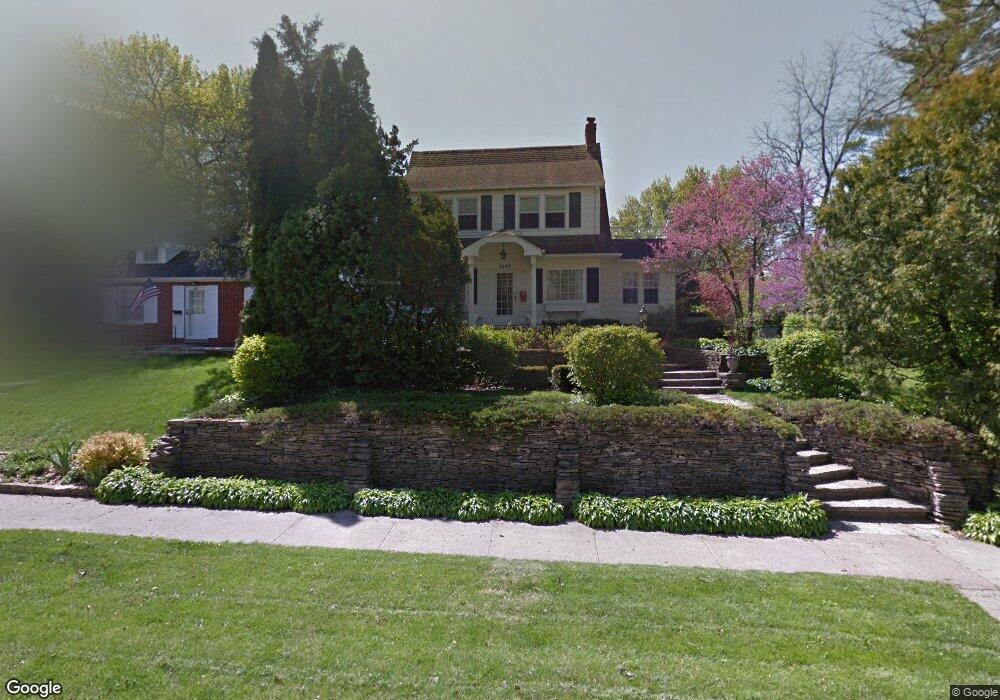 2247 Meadowbrook Dr SE, Cedar Rapids, IA 52403 - photo 1