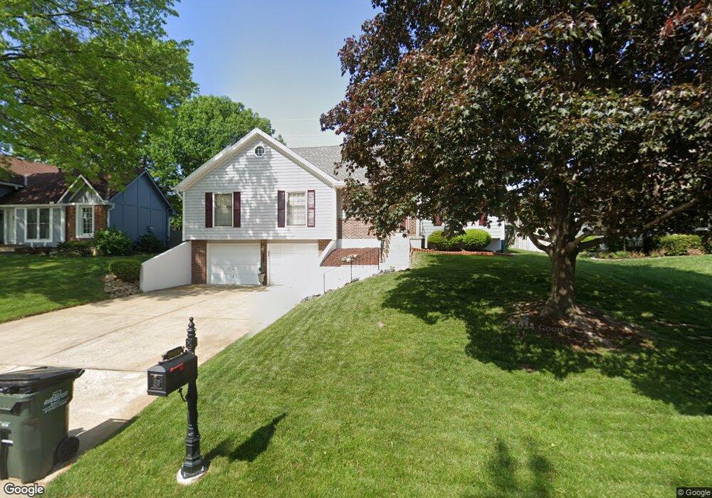 10426 Haskins St, Lenexa, KS 66215 - photo 1