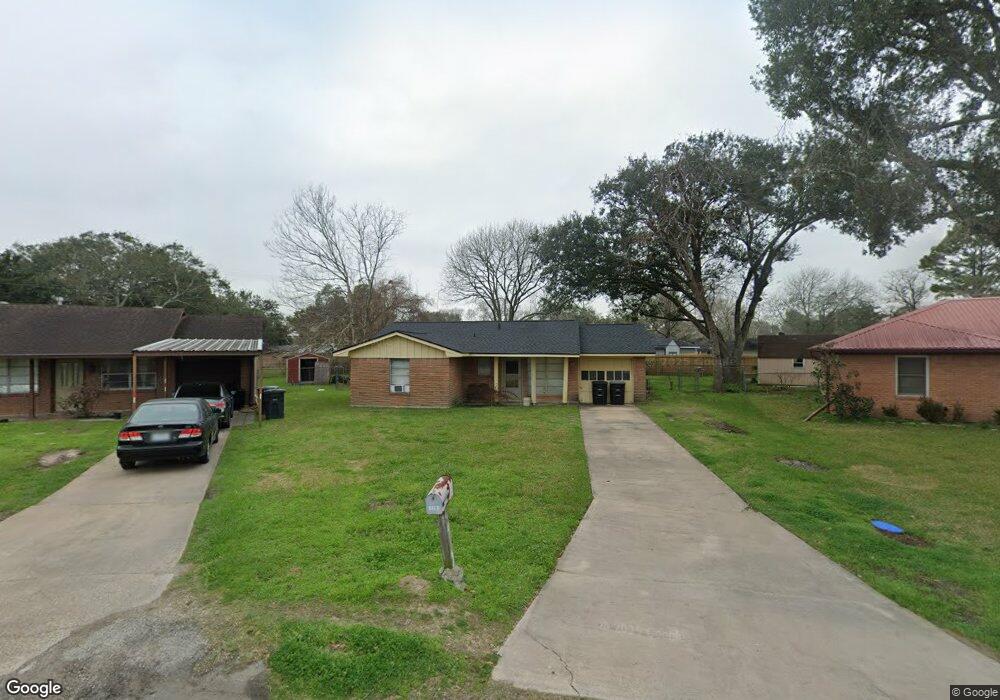 1110 College Dr, Alvin, TX 77511 - photo 1