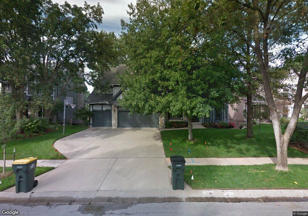 7704 Oakview Ln, Shawnee, KS 66216 - photo 1