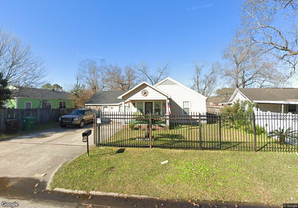 7111 Winfree Dr, Houston, TX 77087 - photo 1