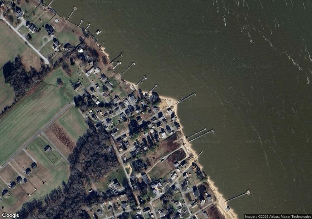 389 Garnett Ln, Dunnsville, VA 22454 - photo 1