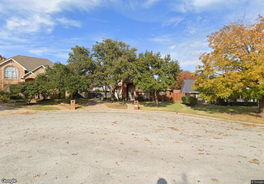 404 Cottonwood Ln, Hurst, TX 76054 - photo 1